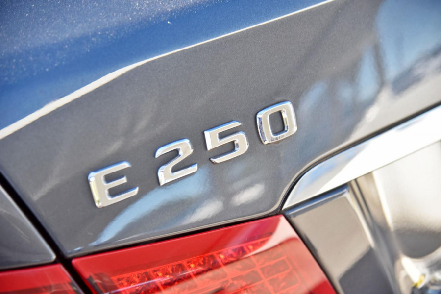 2010 Mercedes-Benz E-Class C207 E250 CGI Elegance Coupe Image 7