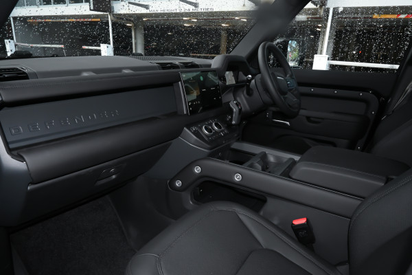 2025 MY25.5 Land Rover Defender L663 110 D350 X-Dynamic SE SUV image 8