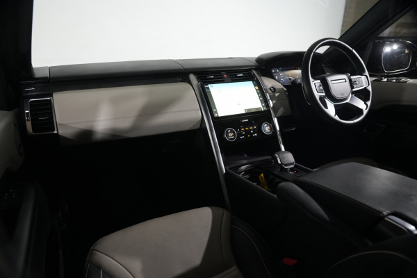 2021 Land Rover Discovery Series 5 P360 R-Dynamic HSE SUV Image 12