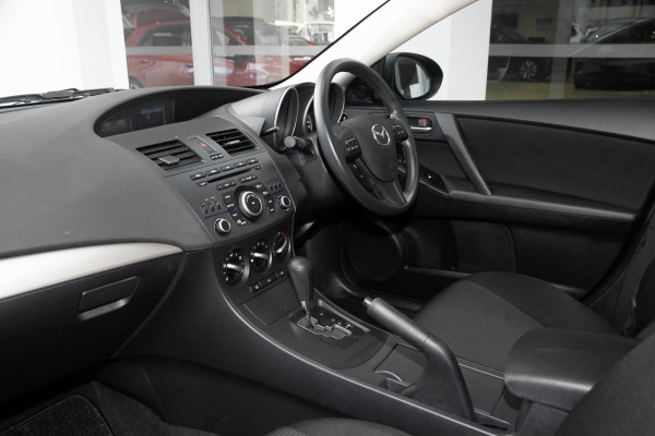 2013 Mazda 3 Neo Hatch Image 8