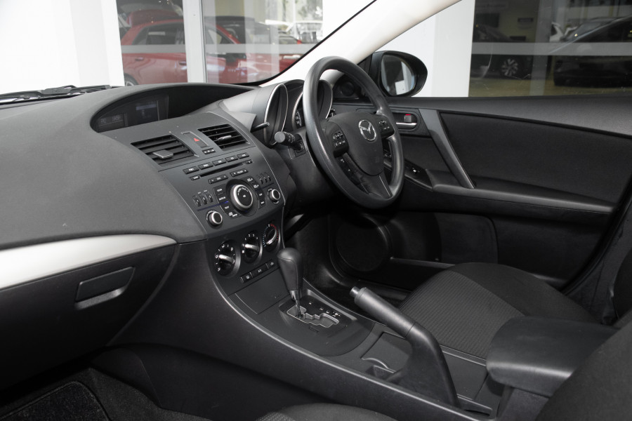 2013 Mazda 3 Neo Hatch Image 8