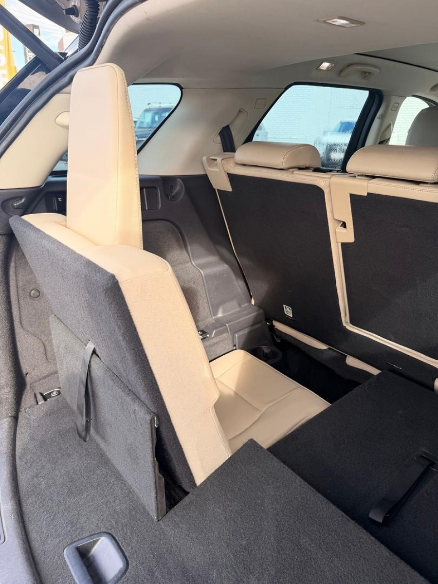 2015 Land Rover Discovery Sport L550 TD4 HSE SUV Image 16