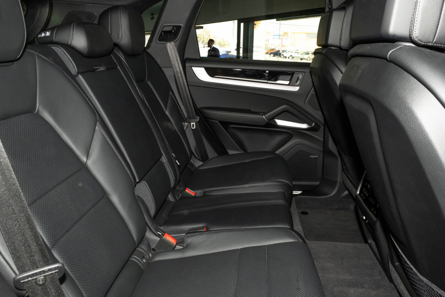 2025 Porsche Cayenne E-Hybrid SUV