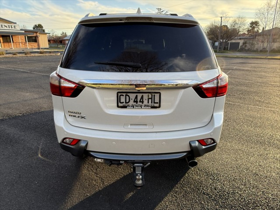 2015 Isuzu MU-X LS-T SUV Image 4
