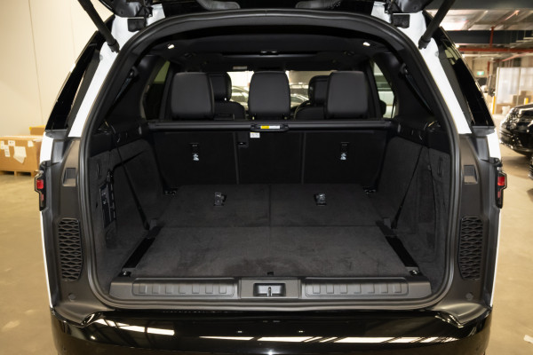 2026 Land Rover Discovery Series 5 D350 Dynamic SE SUV image 23