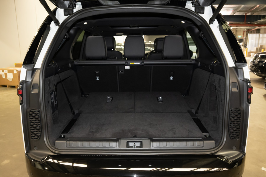 2026 Land Rover Discovery Series 5 D350 Dynamic SE SUV