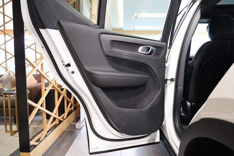 2021 Volvo XC40 XZ T5 R-Design SUV Image 24