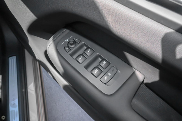 2026 Volvo XC60 UZ Plus B5 Bright SUV Image 12