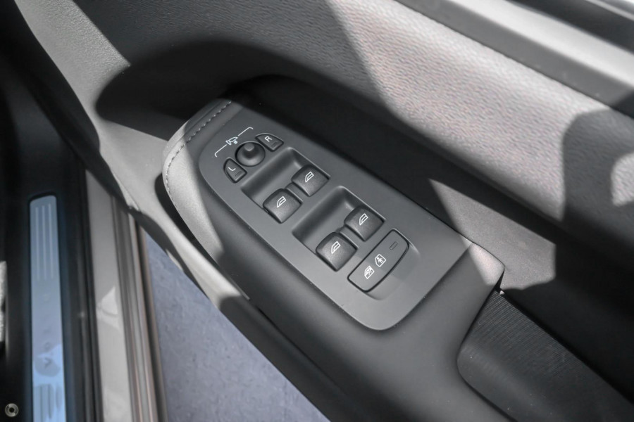 2026 Volvo XC60 UZ Plus B5 Bright SUV Image 12