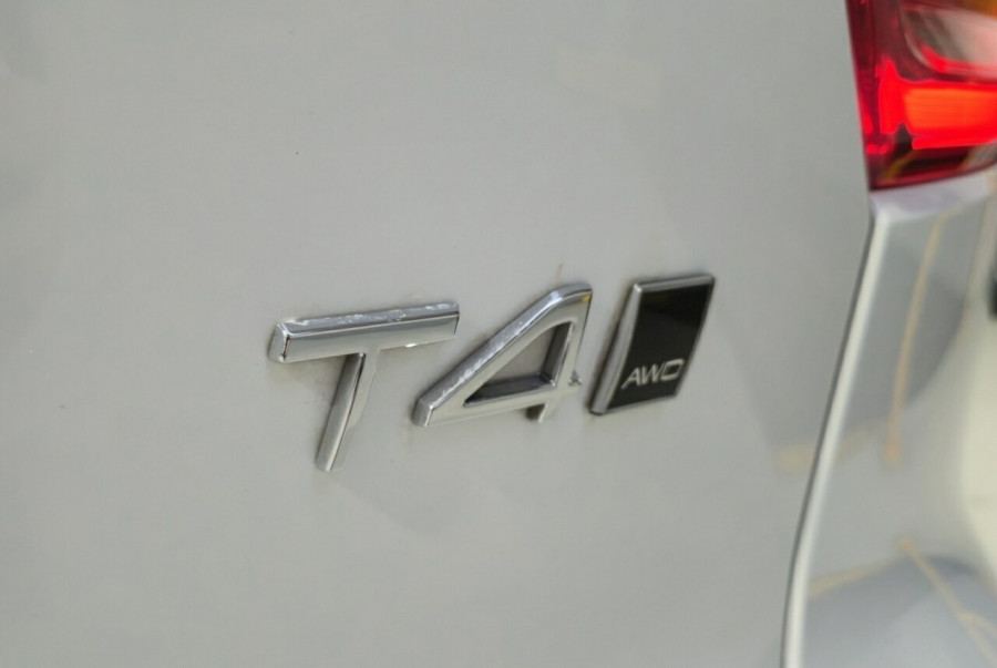 2022 Volvo XC40 XZ T4 Inscription SUV Image 10