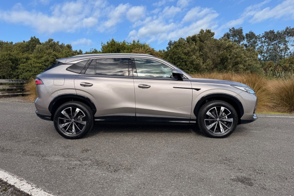 2026 MY25 MG HS AS33 Essence SUV Image 2