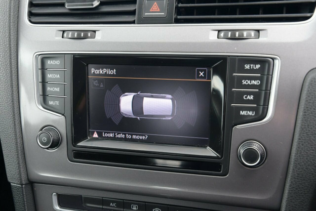 2014 Volkswagen Golf 90TSI DSG 12 of 19