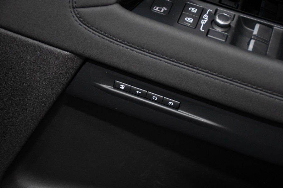 2022 Land Rover Range Rover Evoque L551 R-Dynamic SE SUV Image 13