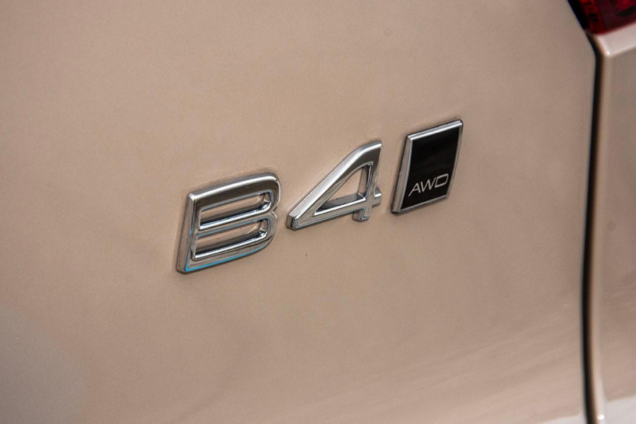 2024 MY25 Volvo XC40  Ultra B4 Dark SUV Image 11