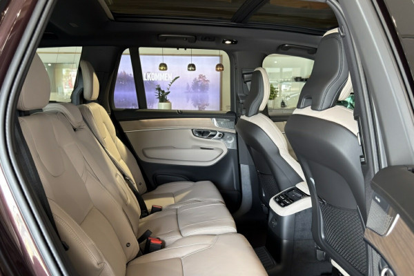 2026 Volvo XC90 L Series Ultra T8 Plug-in Hybrid Dark SUV Image 16