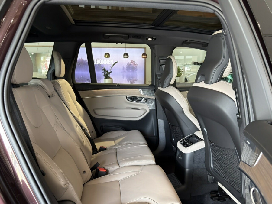 2026 Volvo XC90 L Series Ultra T8 Plug-in Hybrid Dark SUV Image 16