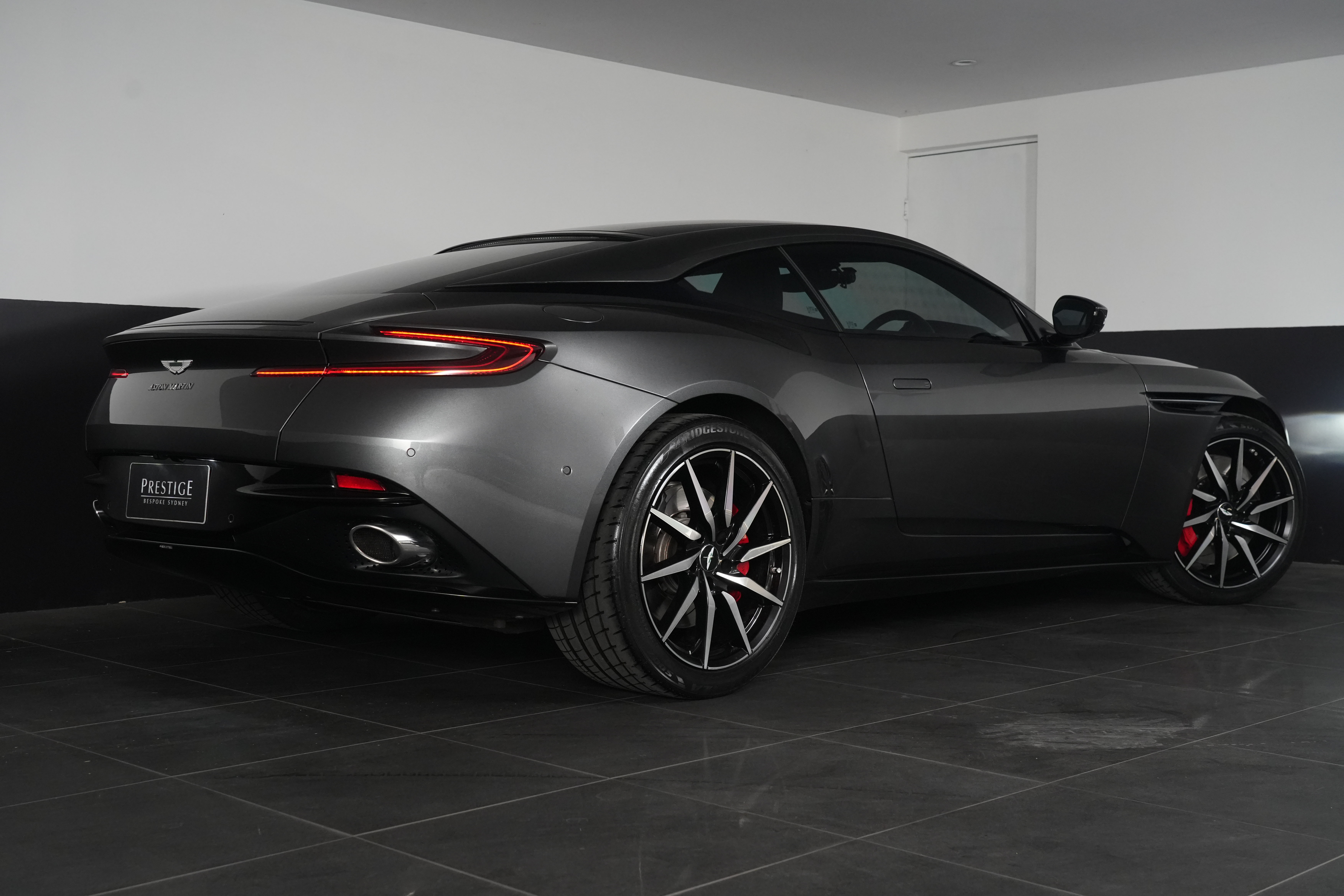 2018 Aston Martin DB11 Coupe Image 17