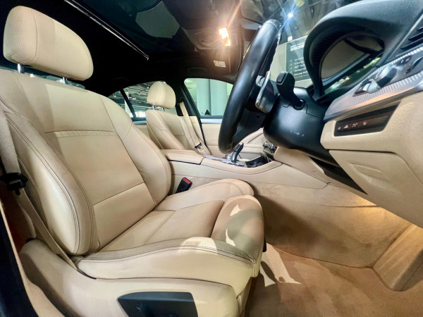 2015 BMW 5 Series F10 LCI 520i M Sport Sedan image 9
