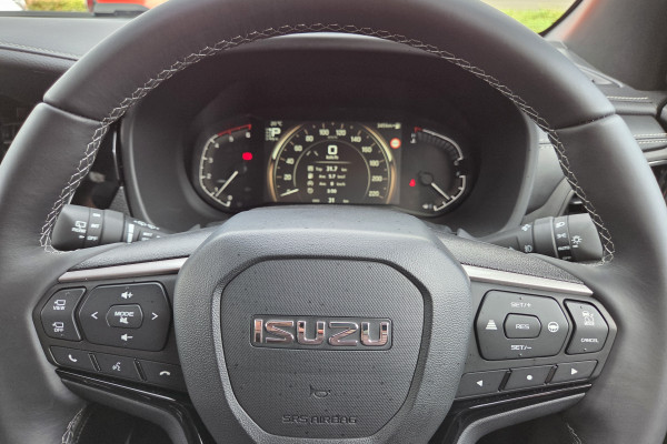 2026 Isuzu MU-X RJ LS-T SUV Image 13