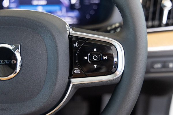 2026 Volvo XC60 UZ Plus T8 Plug-in Hybrid Dark SUV Image 15