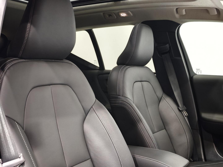 2025 Volvo XC40 XZ Plus B4 SUV Image 8
