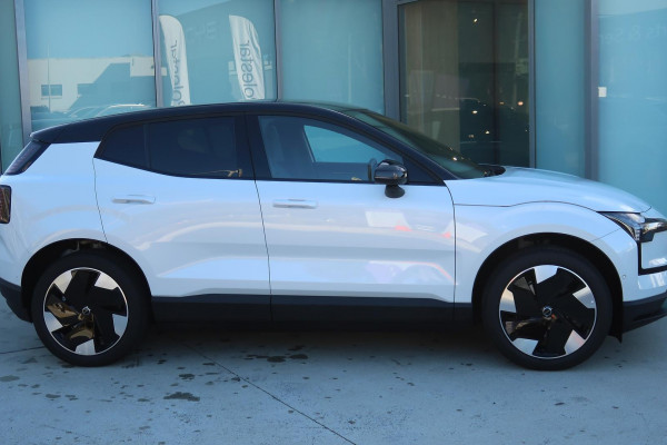 2025 Volvo EX30  Single Motor Extended Range Ultra SUV Image 5