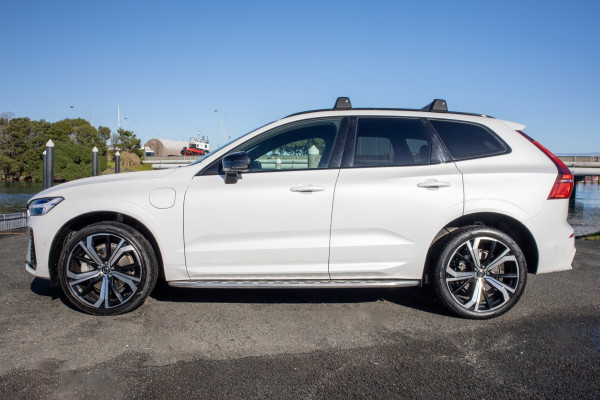 2022 Volvo XC60 T8 Ultimate Recharge PHEV SUV Image 5
