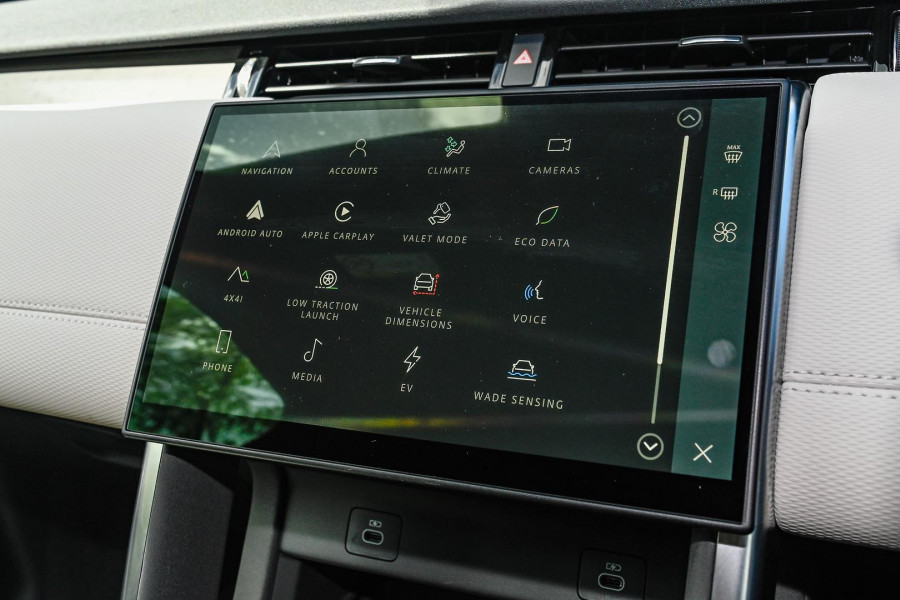 2025 MY25.5 Land Rover Discovery Sport L550 P300e Dynamic SE SUV