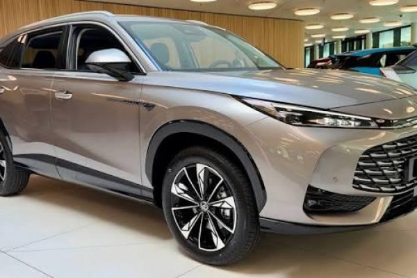 2025 MG HS AS33H Essence Hybrid+ SUV