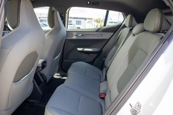2025 Volvo EX30  Single Motor Extended Range Plus SUV Image 5