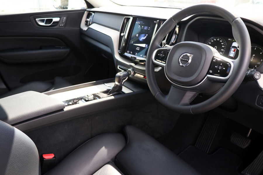 2019 Volvo XC60  D4 Inscription SUV Image 9