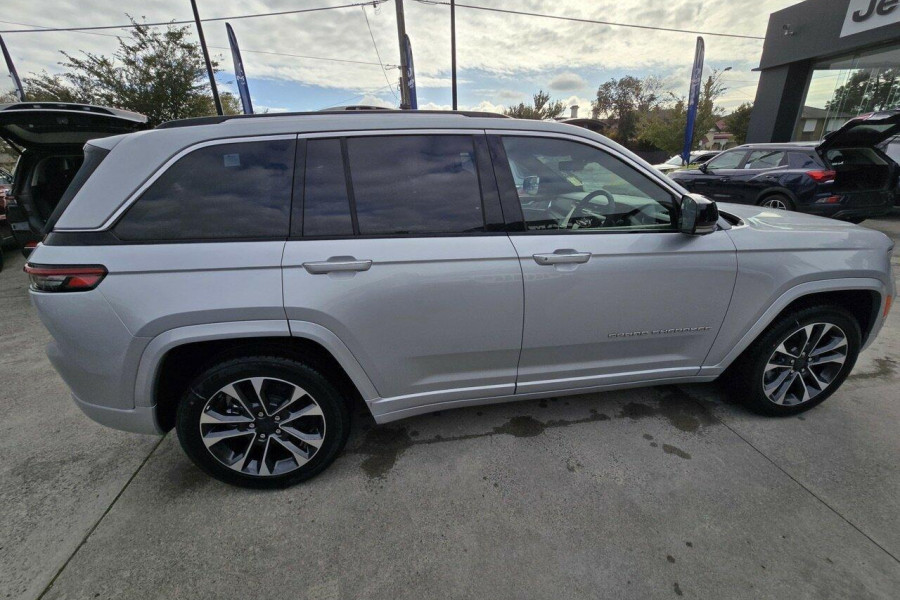 2023 Jeep Grand Cherokee WL Overland SUV Image 9