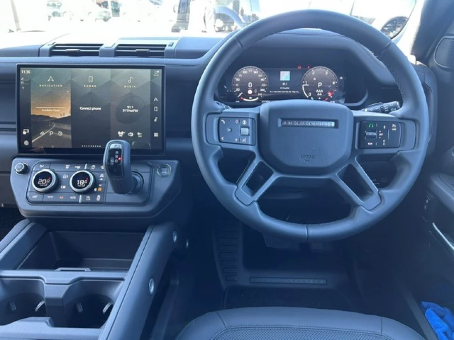 2025 MY26 Land Rover Defender L663 110 D350 X-Dynamic SE SUV Image 15