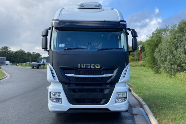 2022 Iveco Stralis X-WAY AS550 B-DOUBLE Cab chassis Image 2