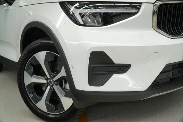 2025 Volvo XC40 XZ Plus B4 Special Edition SUV Image 2