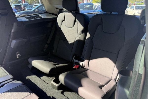 2026 Volvo XC90 L Series Plus T8 Plug-in Hybrid Dark SUV Image 21
