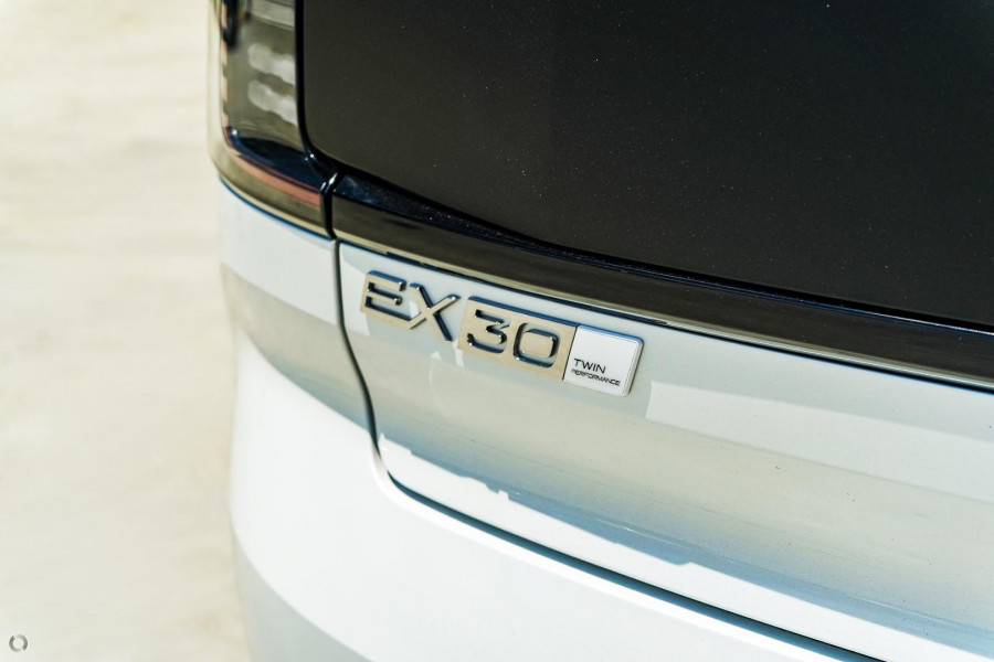 2026 Volvo EX30 Cross Country  Ultra Twin Motor Performance SUV Image 10
