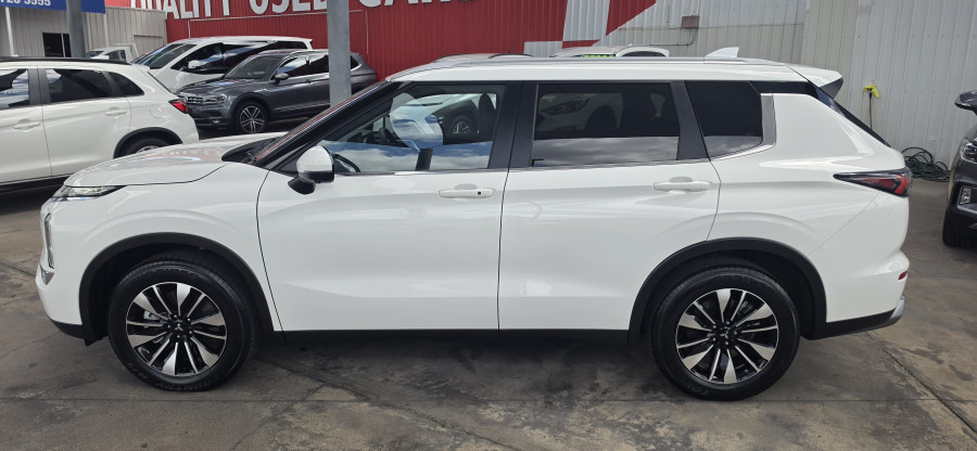 2025 Mitsubishi Outlander ZM LS SUV Image 4