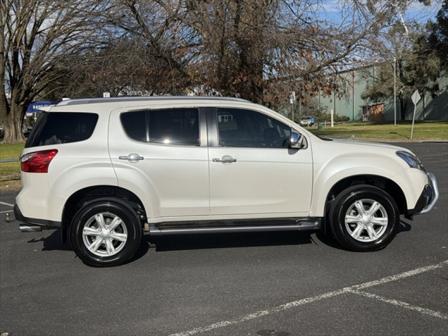 2016 MY15.5 Isuzu MU-X LS-T SUV Image 2