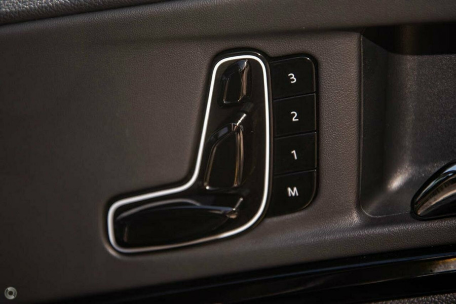 2024 Mahindra XUV700  AX7L SUV Image 15