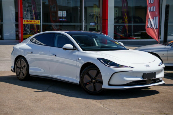 2025 MG IM5 P12L Premium Hatch Image 1