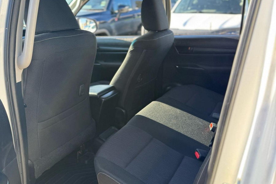 2018 Toyota HiLux 1Y46270EQ SR Cab Chassis Image 10