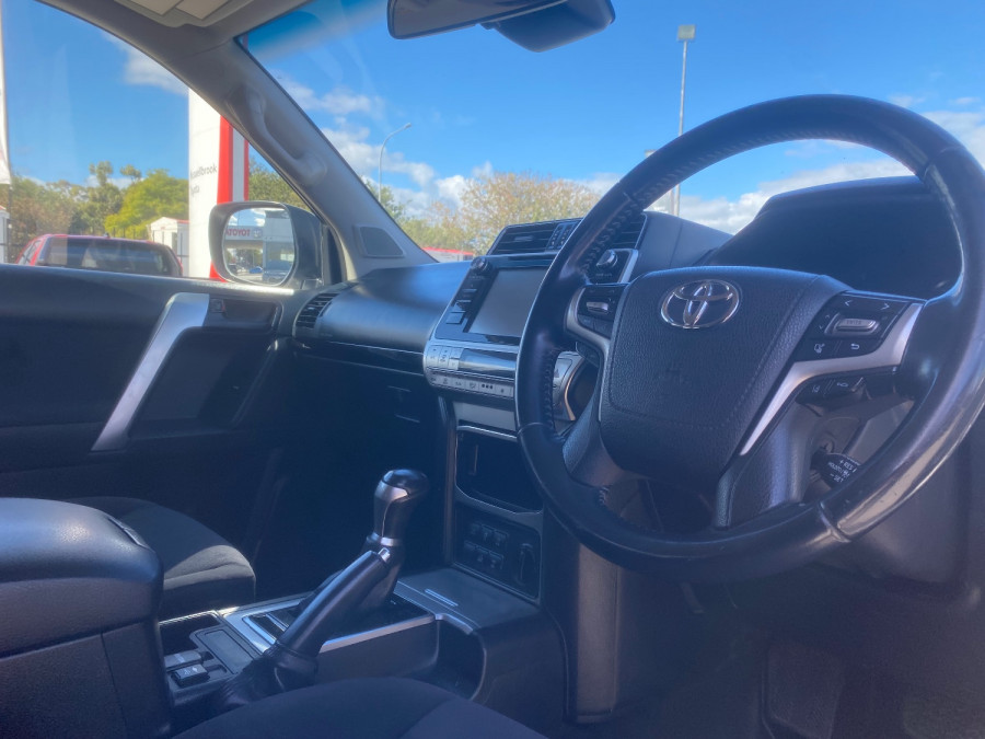 2018 Toyota LandCruiser Prado GDJ150R GXL SUV Image 10