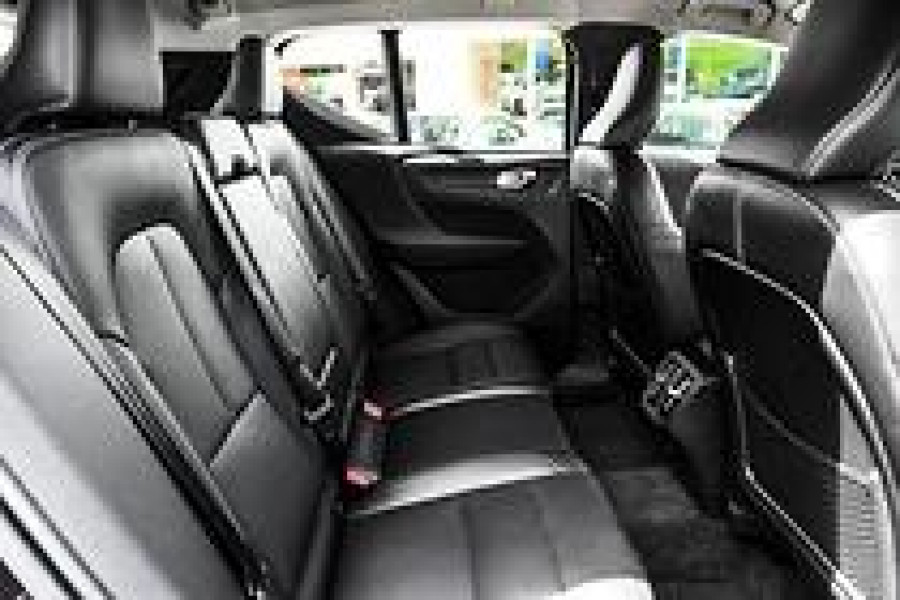 2025 Volvo XC40 XZ Plus B4 SUV Image 9