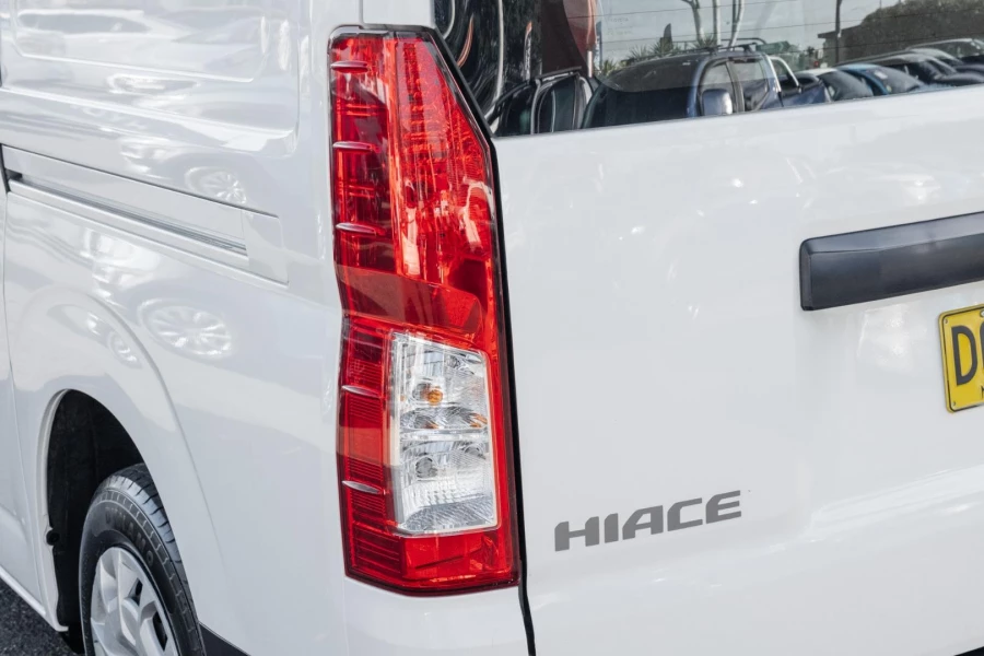 2022 Toyota HiAce GDH300R  Van Image 21
