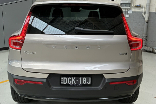 2023 Volvo XC40 XZ Ultimate B5 Dark SUV Image 6