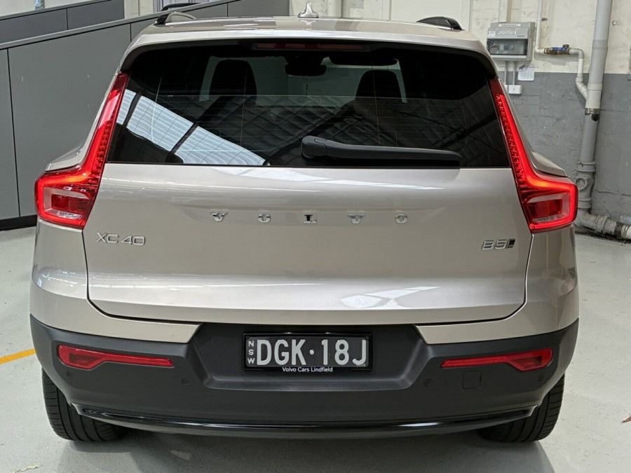 2023 Volvo XC40 XZ Ultimate B5 Dark SUV Image 6