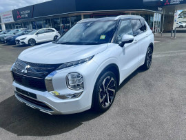 2024 Mitsubishi Outlander ZM Exceed Tourer SUV image 3