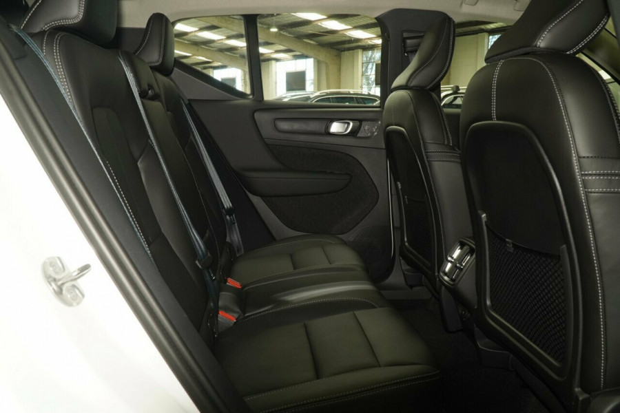 2025 Volvo XC40 XZ Plus B4 Special Edition SUV Image 7