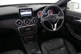 2014 Mercedes-Benz A Class W176 A200 Hatchback Image 5